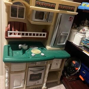 Kitchen Set with Green Countertop